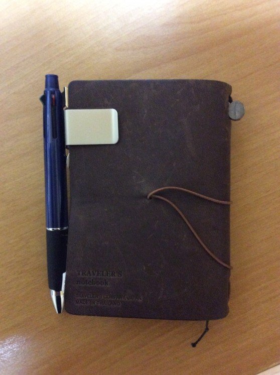 トラベラーズノートパスポートサイズ ペンホルダーとペン
